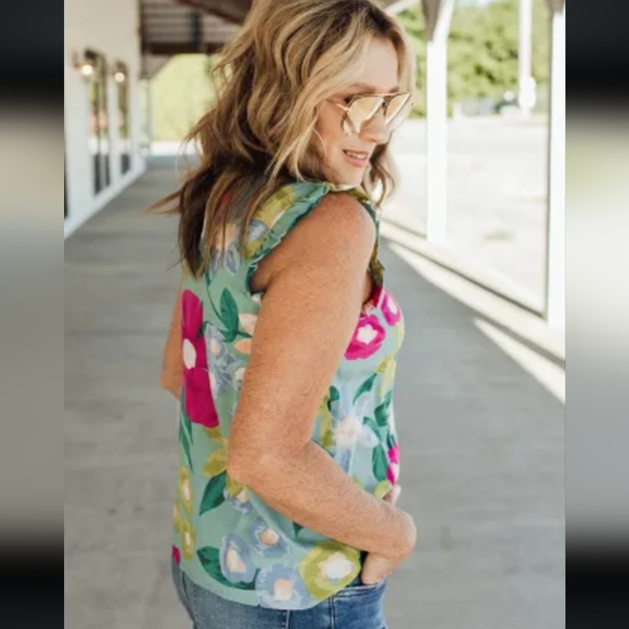 ♥️New Green floral top - Picture 13 of 16